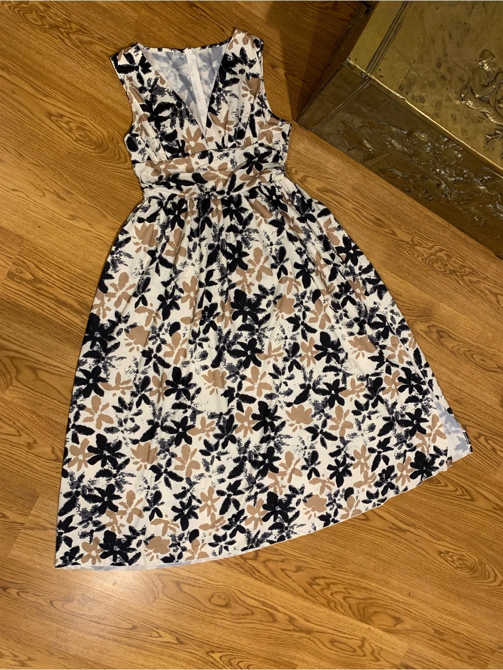 LAST ONE 🔥 Floral Print Deep V Neck Dress - Picture 8 of 16